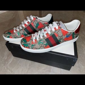 100% authentic BRAN NEW Gucci strawberry sneakers